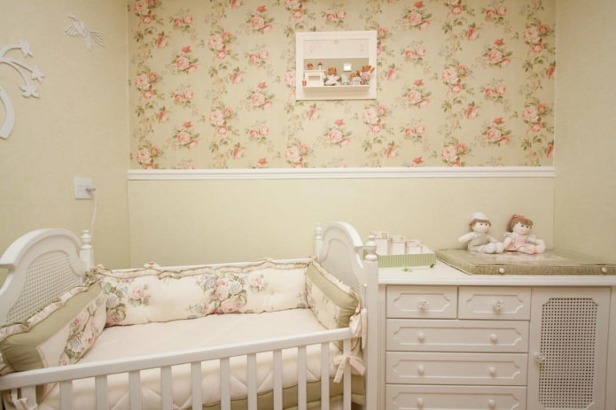 ein Kinderzimmer für ein Neugeborenes 