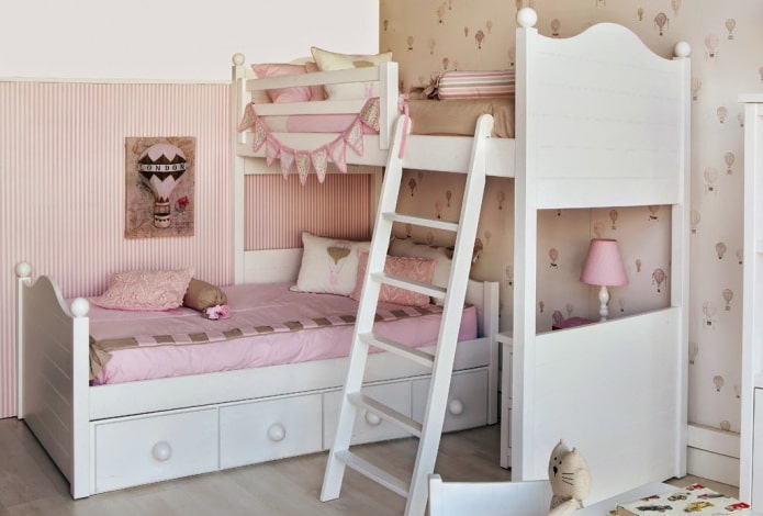 Zweistöckiges Modell im Kinderzimmer für Mädchen