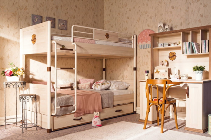 ein Etagenbett in einem Kinderzimmer im provenzalischen Stil