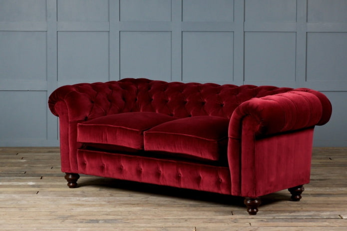 rotes Samtsofa