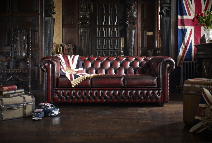 dunkles Ledersofa