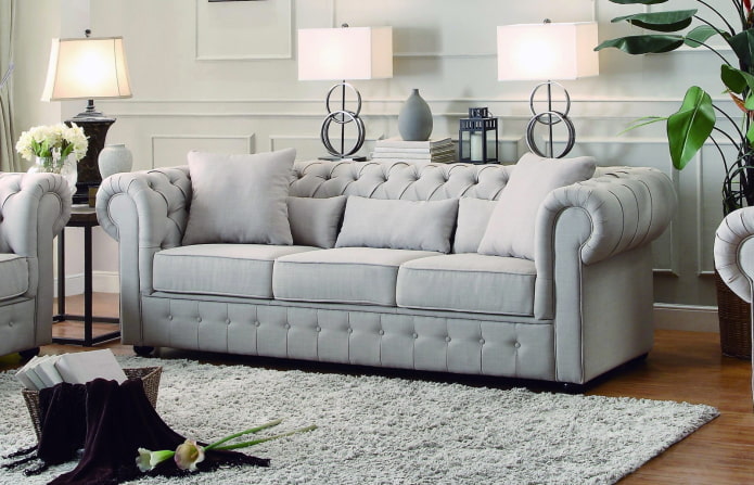 graues Chesterfield-Sofa