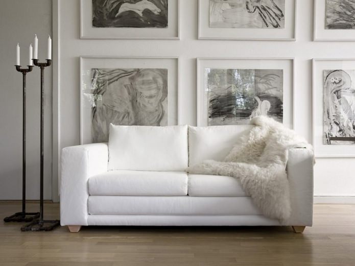 Foto eines Eurobook-Sofas im Innenraum