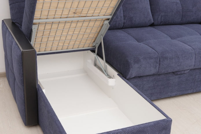 Sofa mit Wäschefach