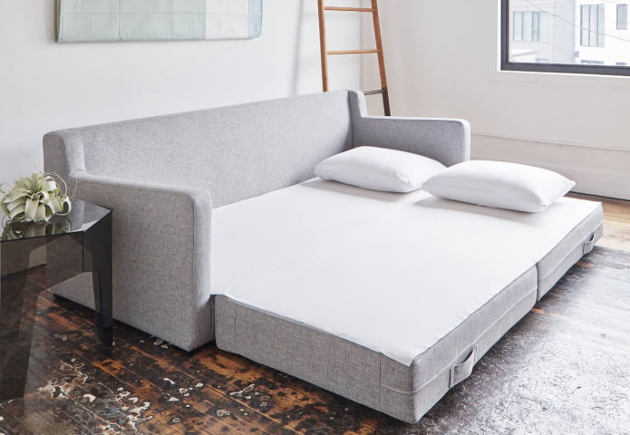 rechteckiges Klappsofa im Innenraum