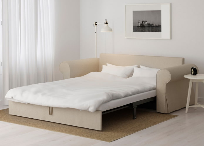 Klappsofa mit Armlehnen im Innenraum