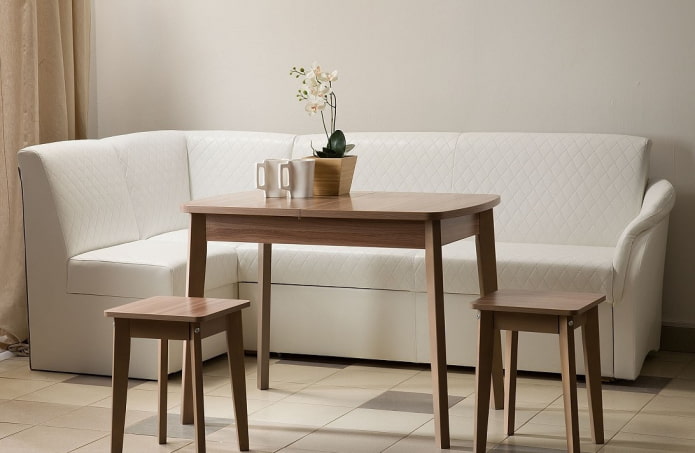 Klappsofa im Kücheninterieur