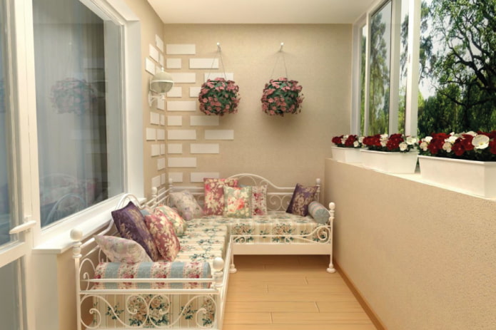 Ecksofa im Inneren der Loggia