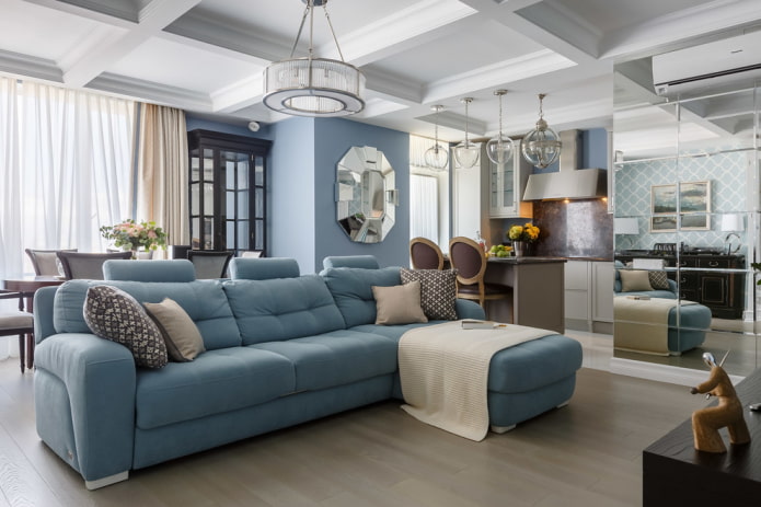 Bequemes Sofa mit Kopfstützen