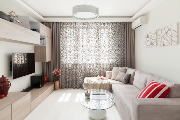 Ecksofa in einem schneeweißen Wohnzimmer