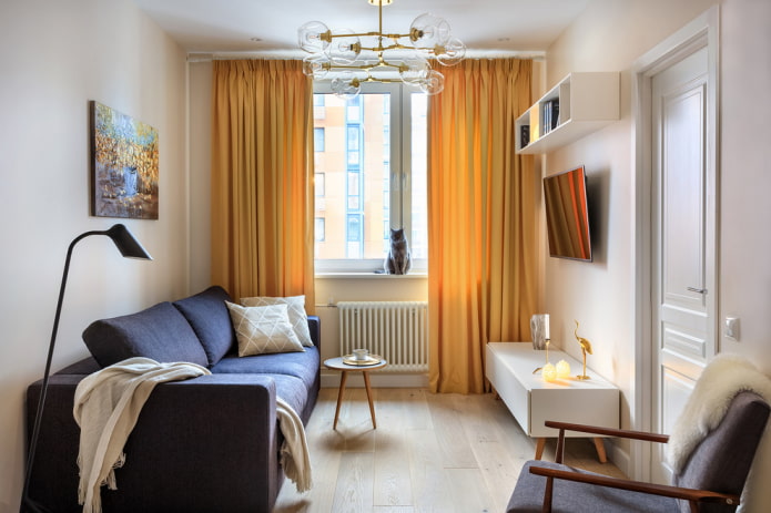 Dunkles Sofa auf weißem Hintergrund