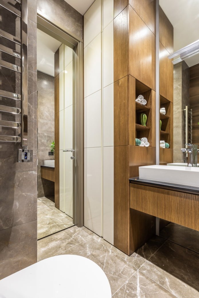 Hochschrank im Badezimmer