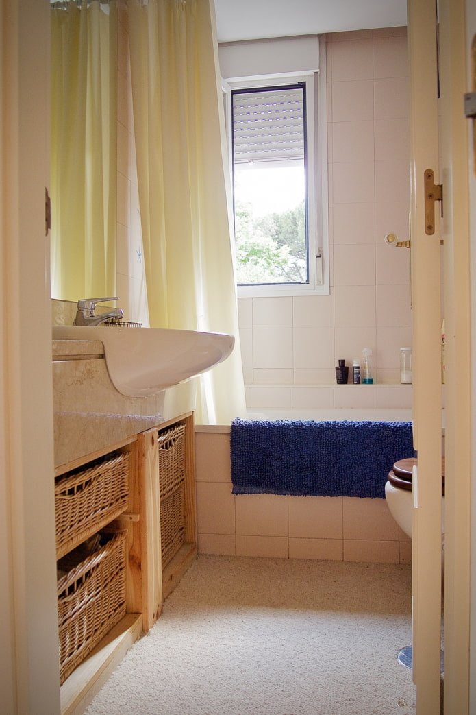 Körbe im Badezimmer