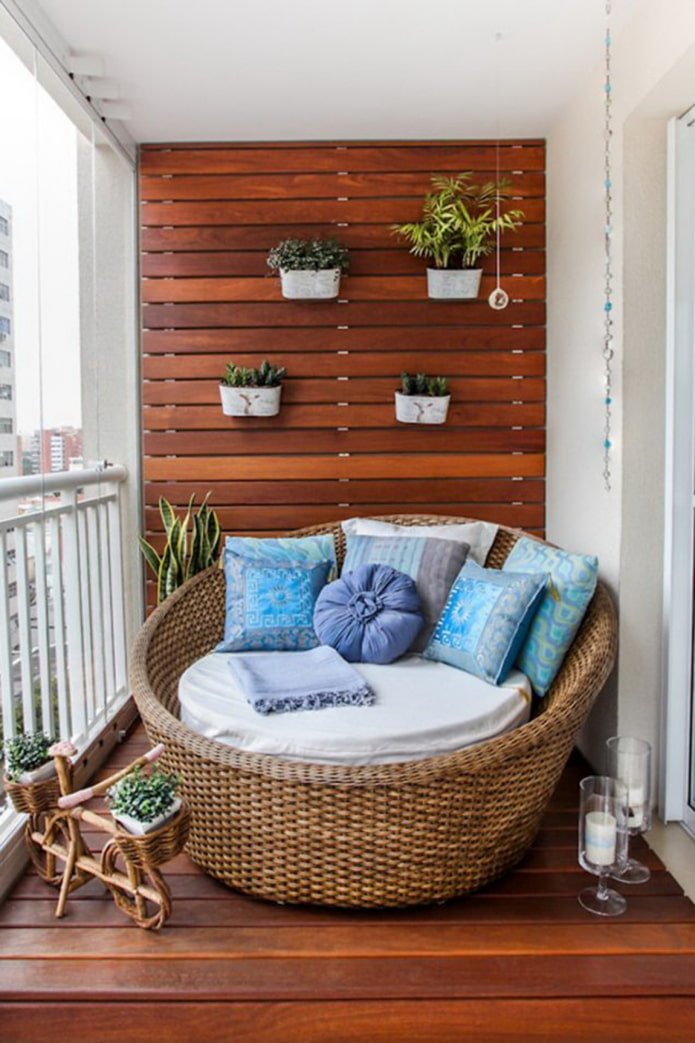 Gestaltung eines Sitzbereichs auf dem Balkon