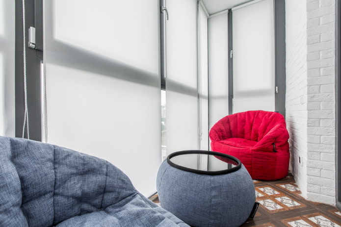 Gestaltung eines Sitzbereichs auf dem Balkon