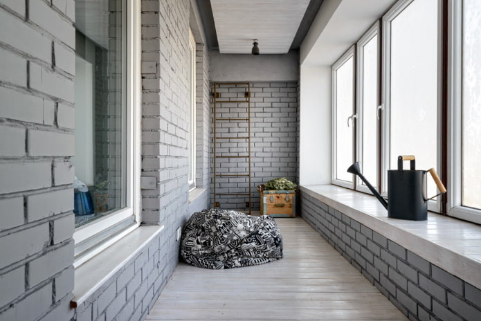 Wanddekoration im Inneren des Balkons