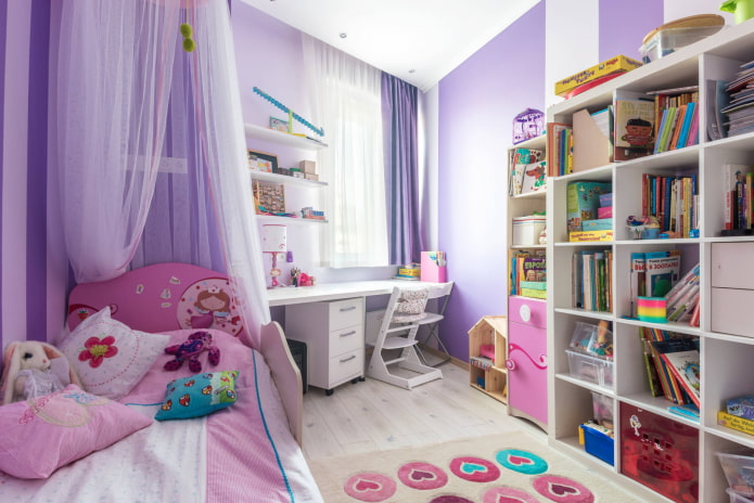 Kinderzimmer in Lila- und Rosatönen