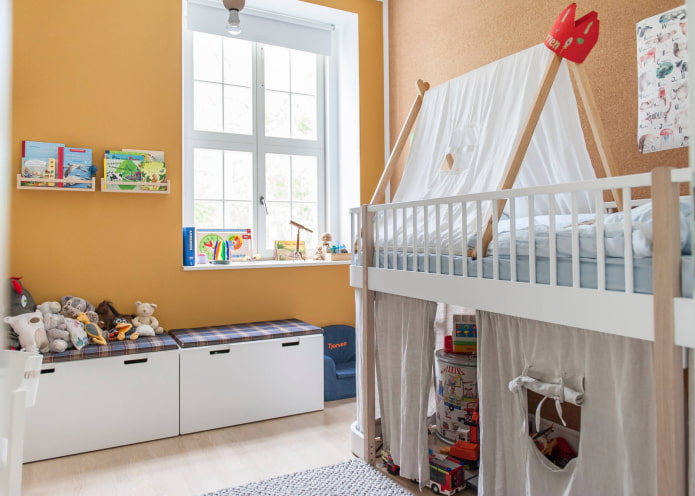 Haus über dem Kinderbett