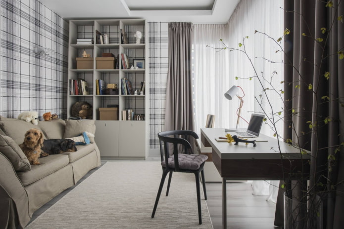 Zimmer mit karierter Tapete