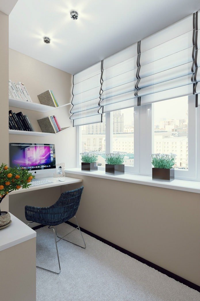 Arbeitszimmer auf dem Balkon in einer Zweizimmerwohnung mit 50 m².