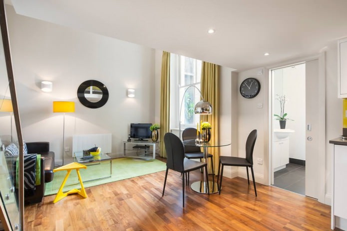 Stühle im Wohnzimmer