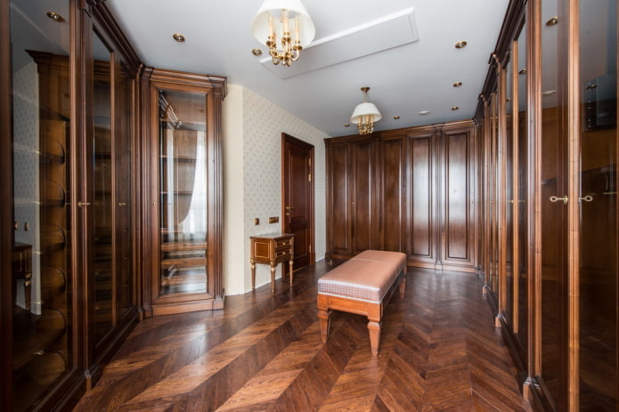 Dekoration im Kleiderschrank