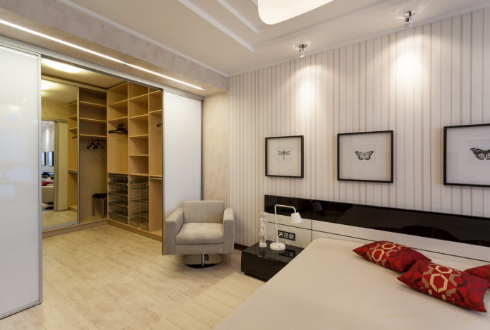 Kleiderschrank-Design im Zimmer