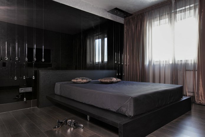 Möbel im Schlafzimmer-Interieur in Schwarztönen