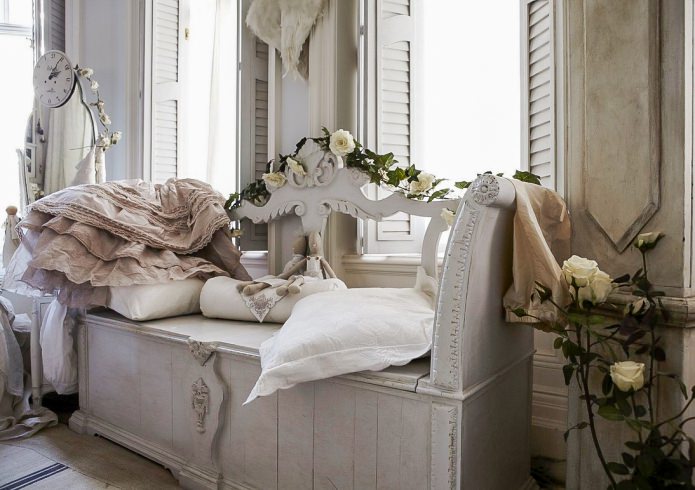 Shabby Chic Bank