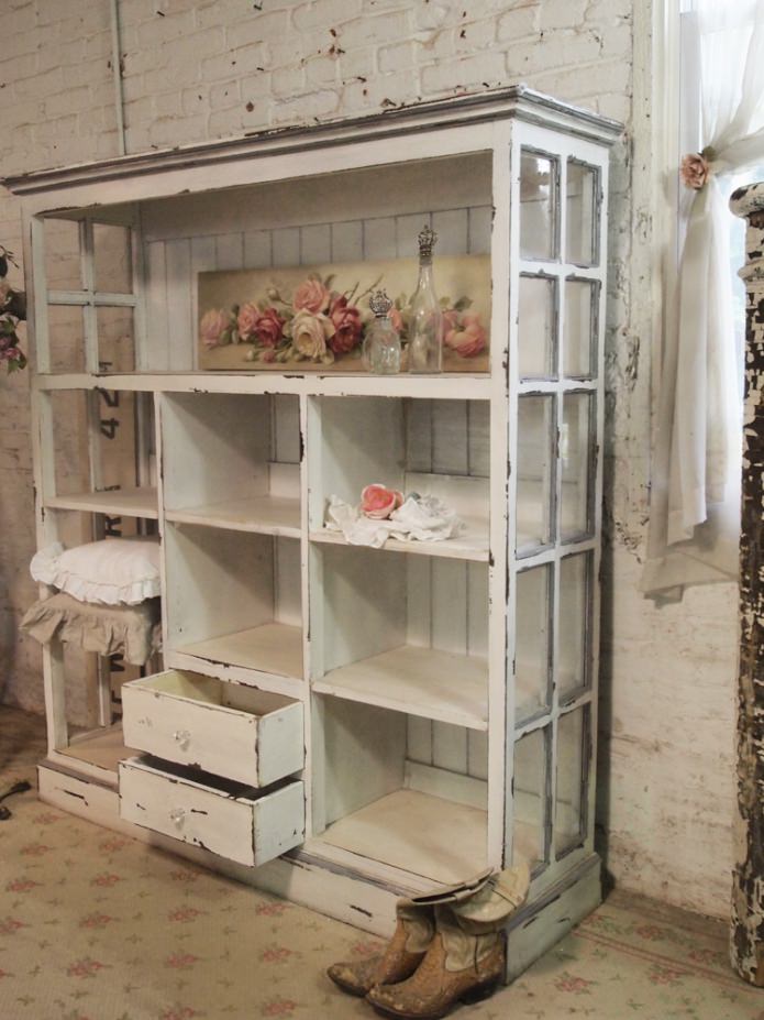 offener Kleiderschrank