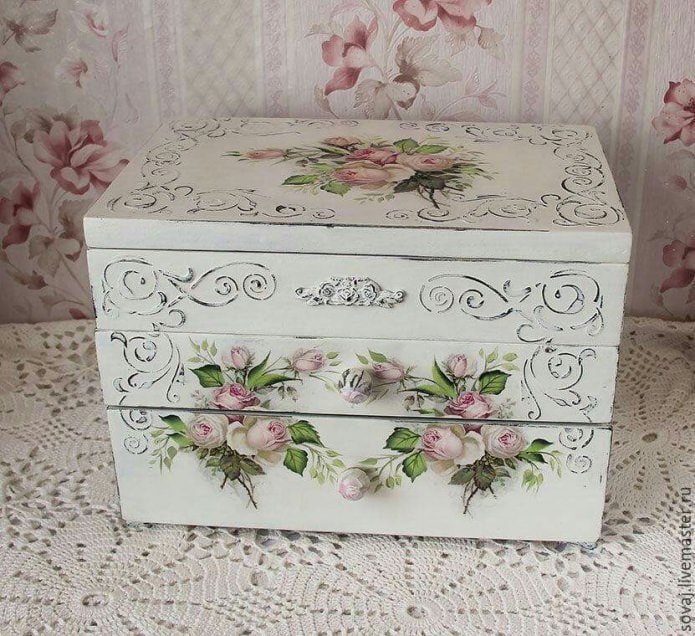 Kommode mit Decoupage verziert Technik