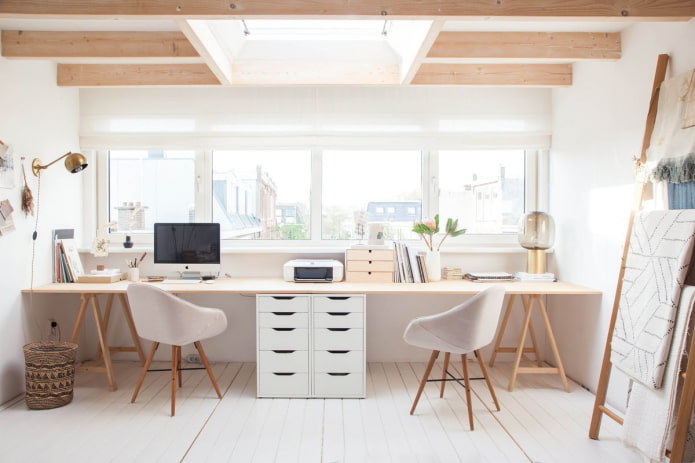 Arbeitszimmer-Interieur im skandinavischen Stil