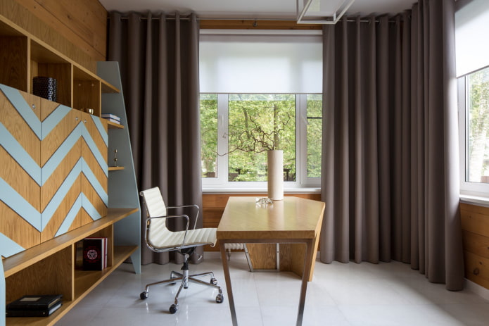 Vorhänge im Arbeitszimmer