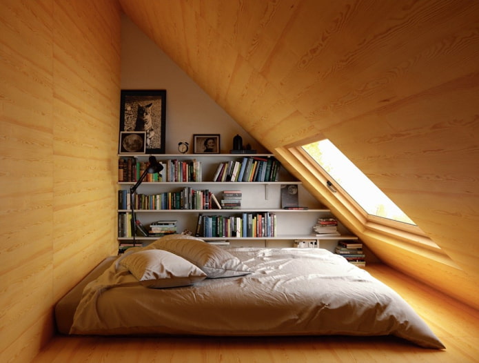Kleines Schlafzimmer im Dachgeschoss
