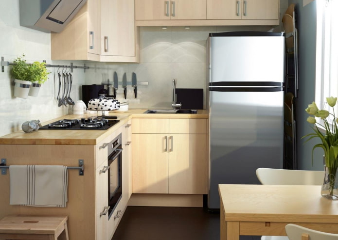 Kühlschrank in einer 5 m² großen Küche