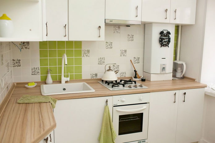 Küchenfläche von 5 m² mit einem Gaswarmwasserbereiter