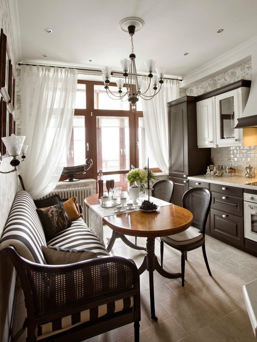 Sofa im neoklassischen Stil
