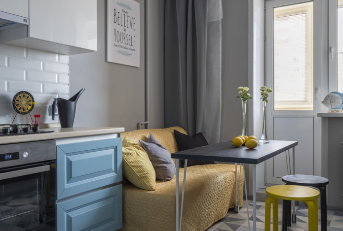Sofa im Küchenbereich von 8 m²