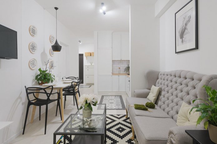 kleines Wohnzimmer mit Küche