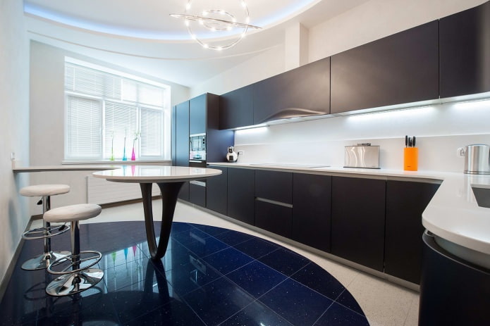 originelle Bartheke im Kücheninterieur