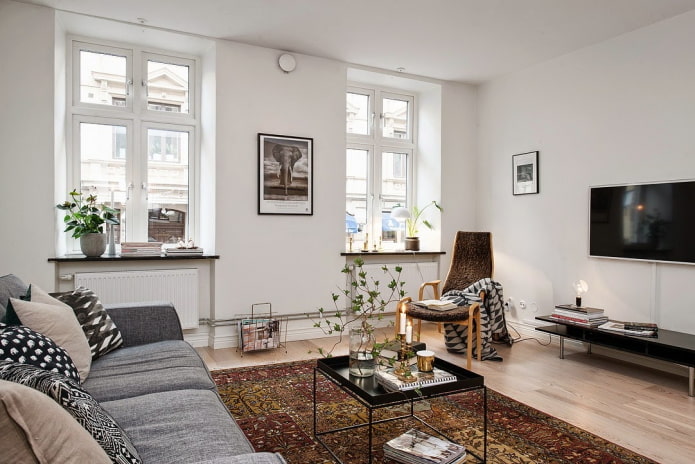 Innenraum einer 100 Quadratmeter großen Wohnung im skandinavischen Stil