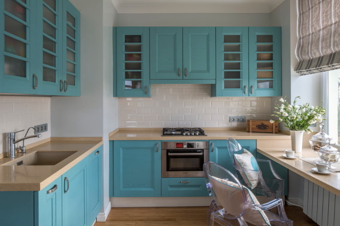 Kücheninterieur in einer 36 Quadratmeter großen Wohnung