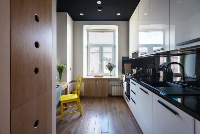 Küchendesign im Inneren einer Wohnung von 40 Quadratmetern