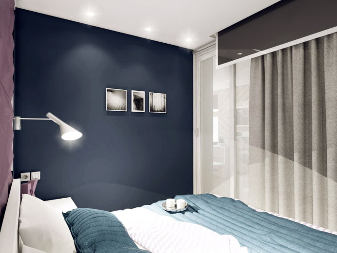 Schlafzimmer mit Projektor und Leinwand