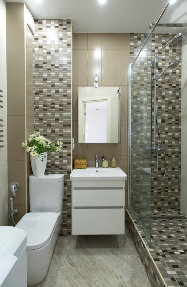 Badezimmerdesign im Inneren einer 45 Quadratmeter großen Wohnung