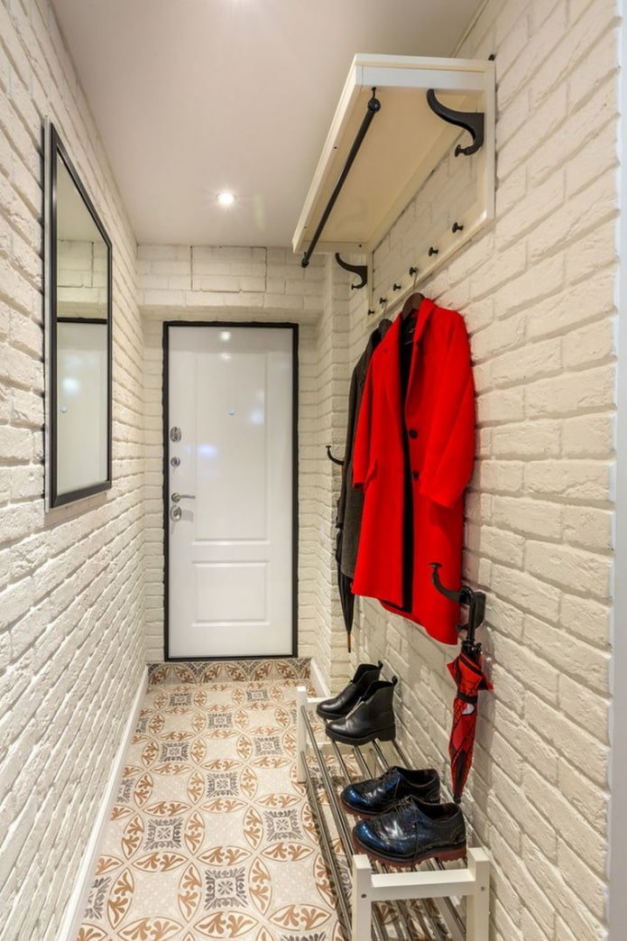 Flurgestaltung im Inneren einer 45 Quadratmeter großen Wohnung
