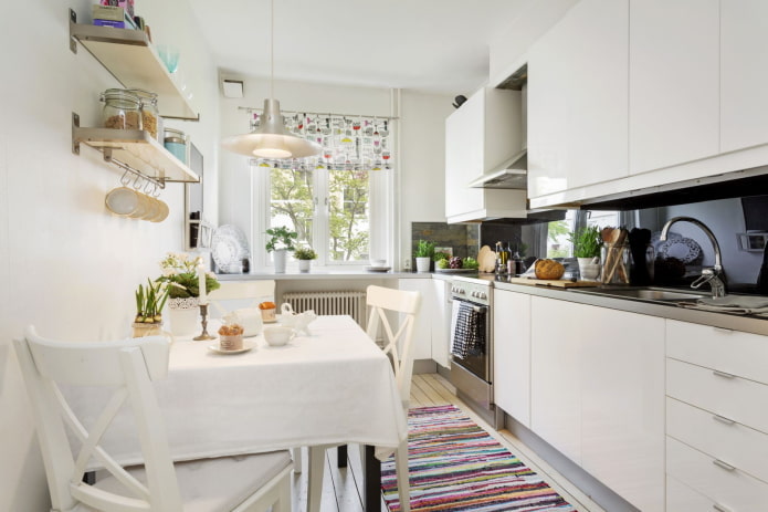 Kücheninterieur in einer 50 Quadratmeter großen Wohnung