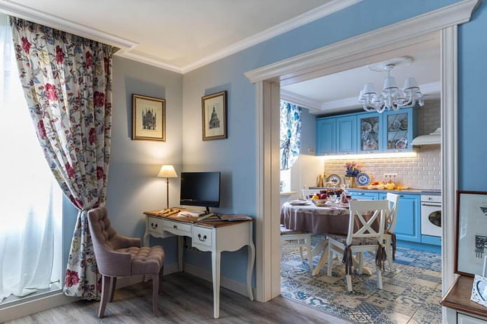 Innenraum einer 50 Quadratmeter großen Wohnung im Provence-Stil