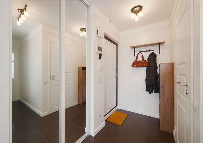 Flureinrichtung in einer 50 Quadratmeter großen Wohnung