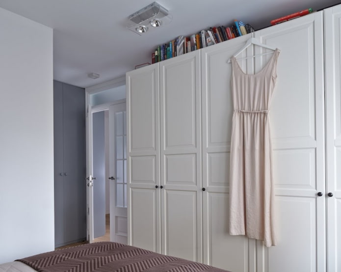 Kleiderschrank im Schlafzimmer